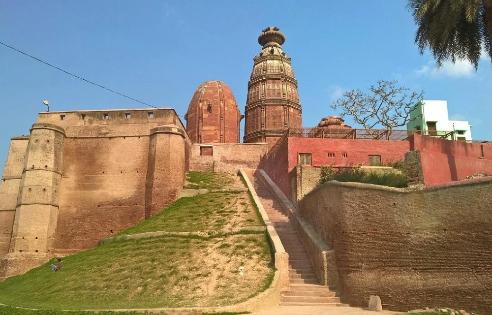 Hotel Baba Place at Shri Radha Madan Mohan Ji Temple