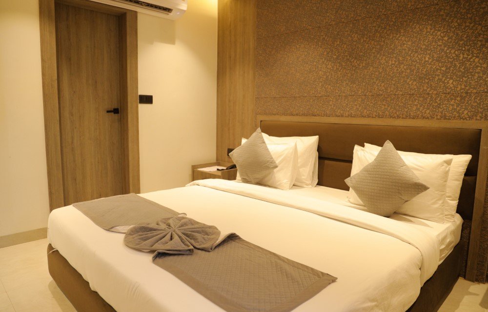 Deluxe Room at Hotel Baba Place Picture